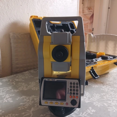 Geomax zoom 50 1" R1000 station totale