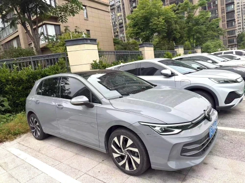 Volkswagen Golf 8 2025 R-Line