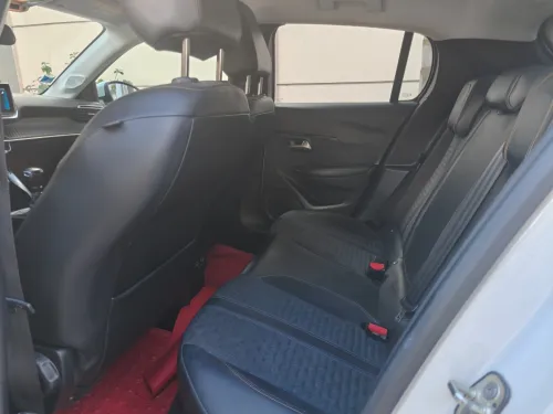 Peugeot 208 2021 Road trip