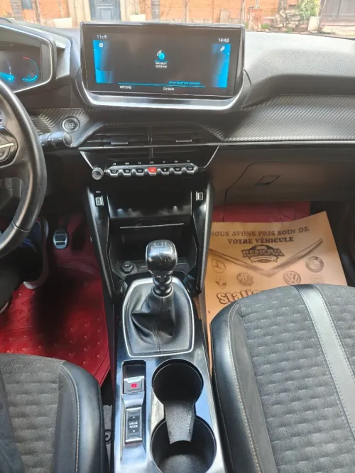 Peugeot 208 2021 Road trip