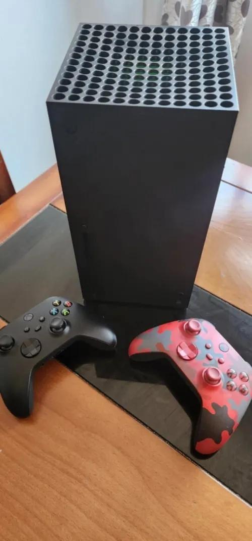 Xbox série X presque neuf peut utilisé,  1 to avec 2 manettes originale