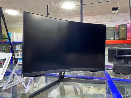 Écran Gamer Samsung Odyssey G5 (G55C) 27" État Neuf