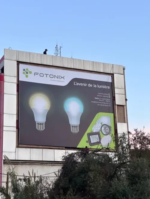 Montage de panneaux publicitaires 