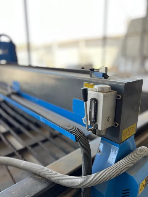 Cnc Machine de découper plasma/الة قطع بلازما  
