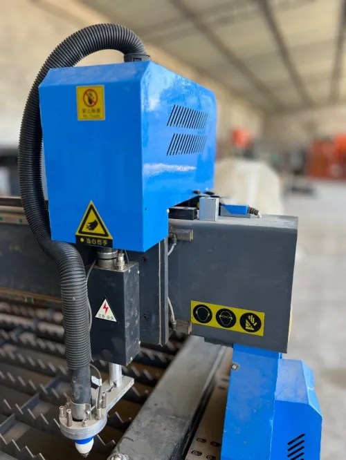 Cnc Machine de découper plasma/الة قطع بلازما  