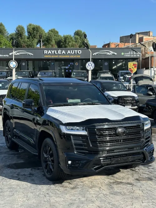 Toyota Land Cruiser  2026 VX-R black black