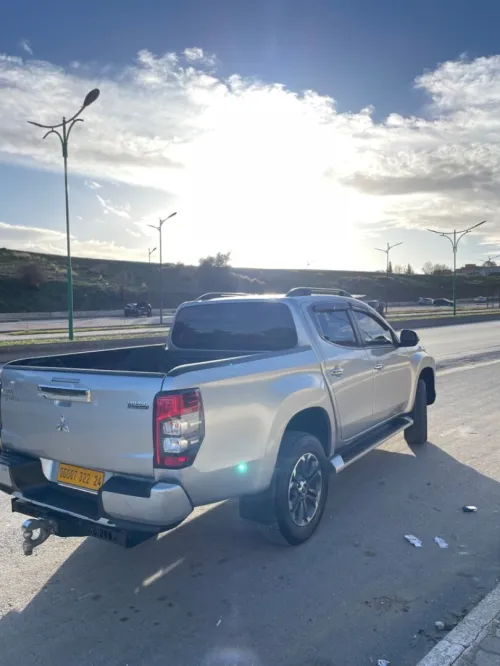 Mitsubishi L200 2022 