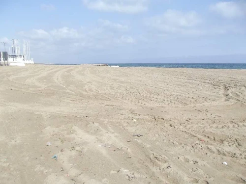 NETTOYAGE DES PLAGES AVEC CRIBLEUSE