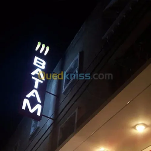 Alucobond,Lettre en relief plexi,LED.