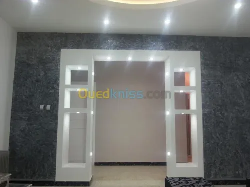 faux plafond avec décoration et pvc 