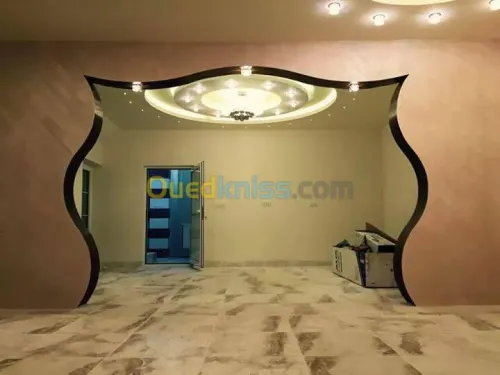 faux plafond avec décoration et pvc 