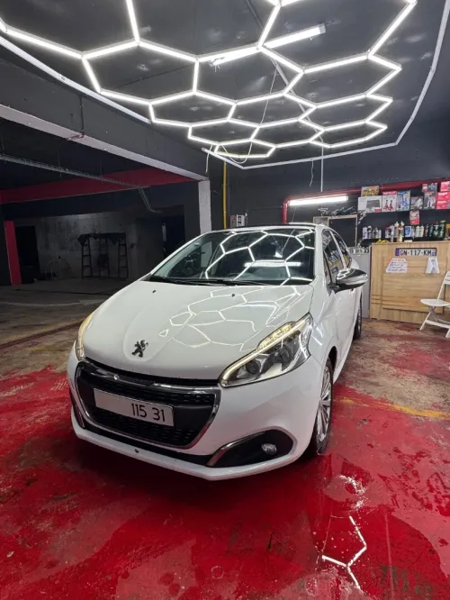 Peugeot 208 2015 