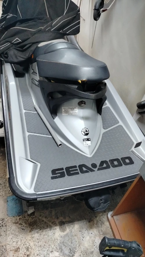 Jet ski