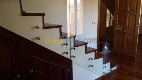 RAMPE D'ESCALIER BOIS,INOX,VERRE