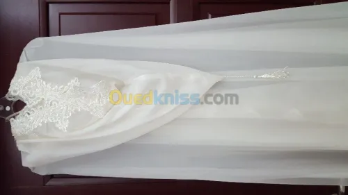 Ensemble blanc perlé avec son bernous 