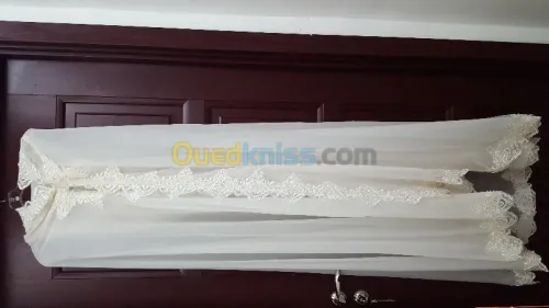 Ensemble blanc perlé avec son bernous 