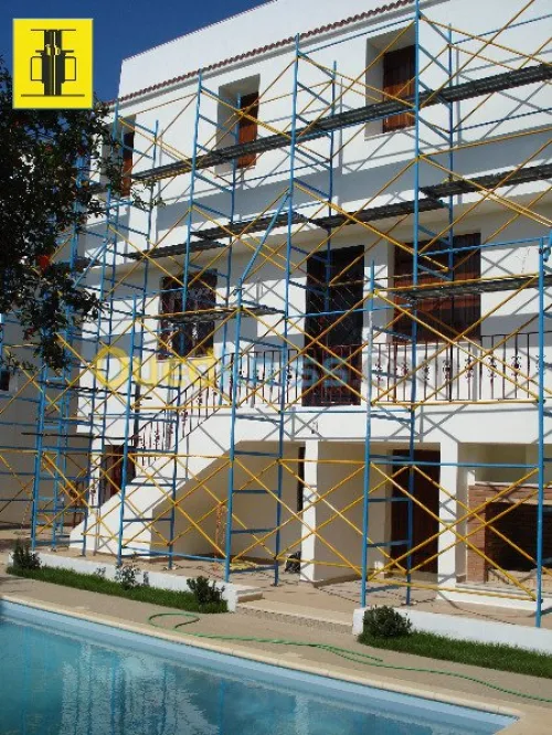 Echafaudage de façade homologué