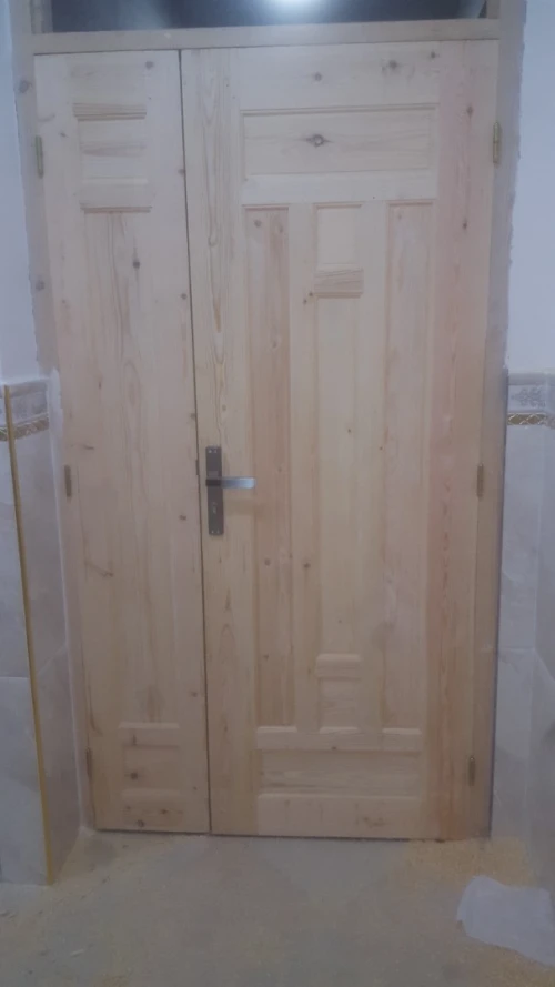 Montage porte en bois