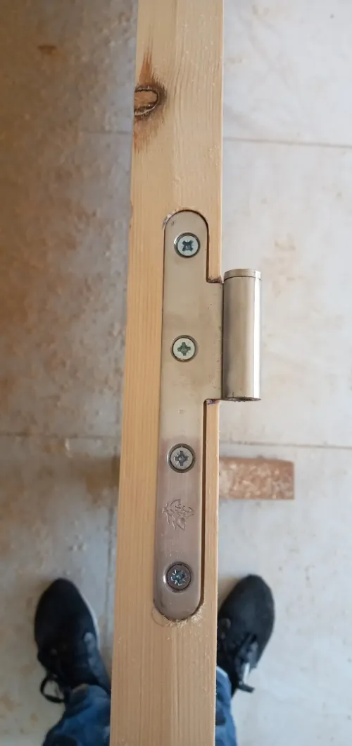 Montage porte en bois