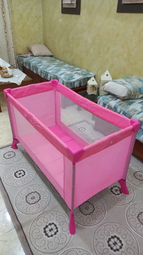 Lit bébé pliable rose / سرير أطفال متنقل باللون الوردي BRUIN
