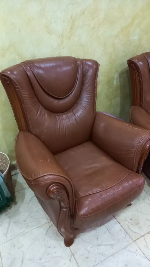 Salon en cuir classique  1 grand + 2 fauteuils  à négocier (Khrub, Constantine)