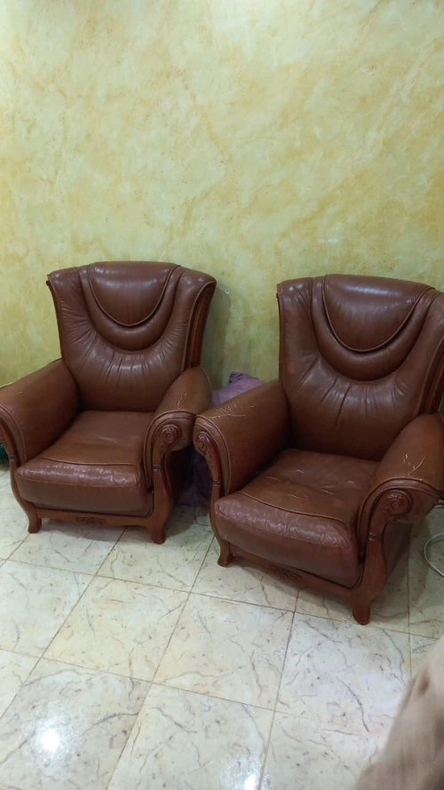 Salon en cuir classique  1 grand + 2 fauteuils  à négocier (Khrub, Constantine)