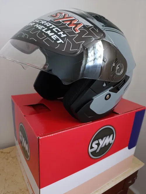Casque moto sym