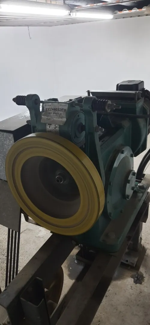 Installation et maintenance des ascenseurs et Monte charge monte malade