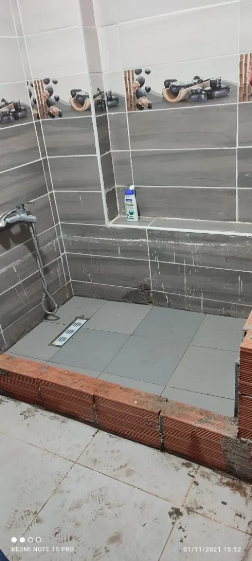 Maçon fiance faïence et del de sol ذو خبرة