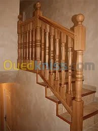 tourneur des pied en bois en quentite 