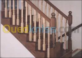 tourneur des pied en bois en quentite 