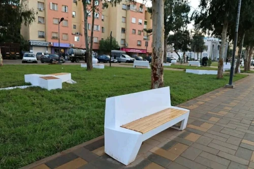 Banc et pot en GRC