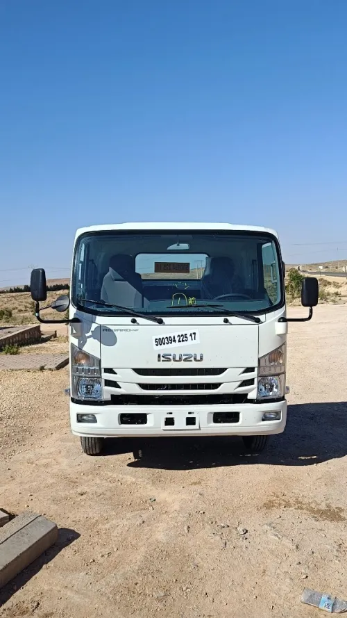 Isuzu npr71 2025