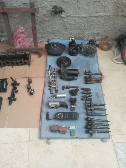 Lot de pieces peugeot renault opel wv