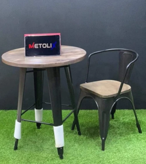 Chaise & table tolix (Importation) restaurant , cafeteria , fastfood , maison .. ect