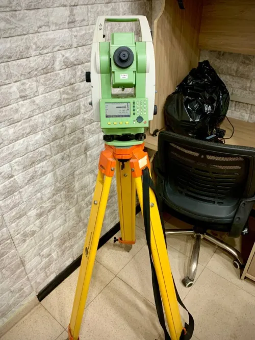 MACHINE GEOMETRE TOPOGRAPHE AVENDRE