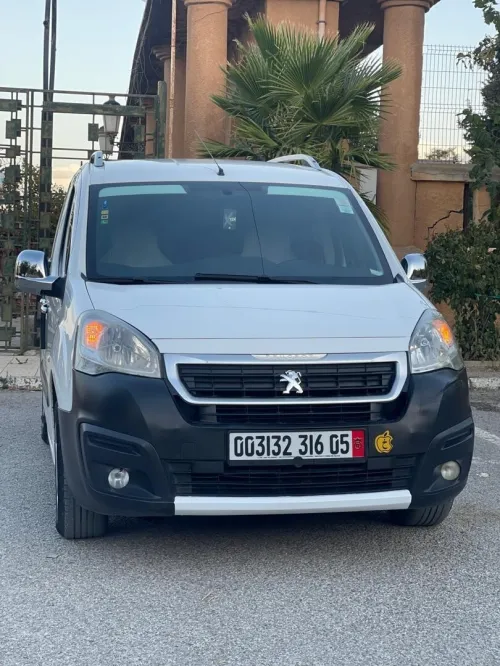 Peugeot B9 2016 