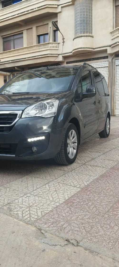 Peugeot Partner 2017 Tepee Allure 