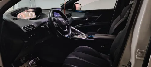Peugeot 3008 2019 الاصلية