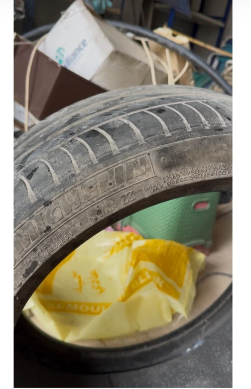 Pneu mechelin 245/40R19 (mercedes classe E)