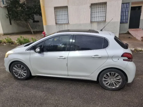 Peugeot 208 2015 Allure Facelift