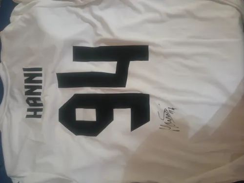 T shirt sofiene hanni signer