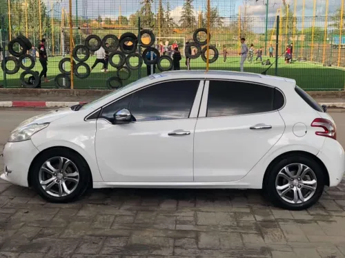 Peugeot 208 2014 Allure