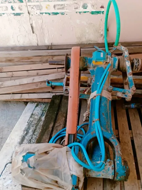 MACHINE DE PONÇAGE