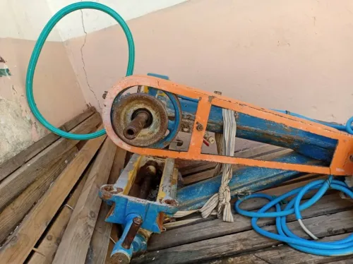 MACHINE DE PONÇAGE