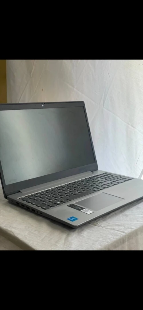 حاسوب محمول Lenovo i3 بحالة جديدة شاشة 15 بوصة