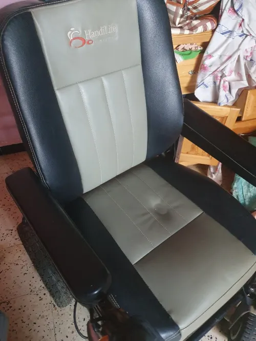 fauteuil roulant electrique en aciel /puissance 2 x450 