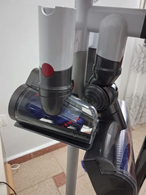 Aspirateur balai Dyson V12.