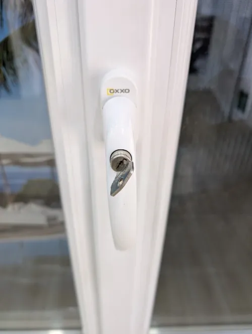 Fenêtres et portes en PVC Oxxo baies avec installation sur mesure 