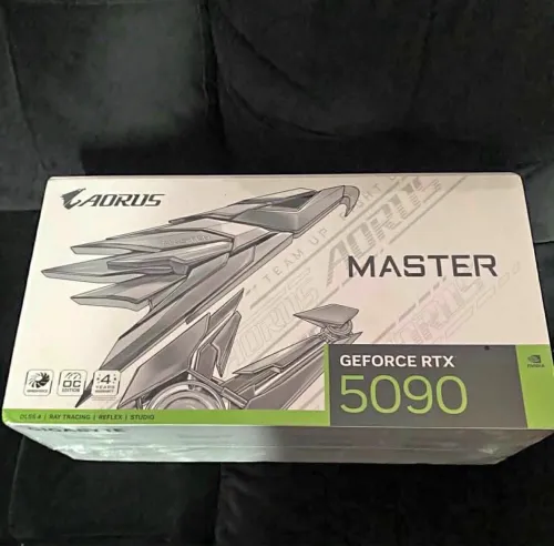 gigabyte aorus master 5090 32GB VRAM GDDR7 BLANCHE (WHITE) BOITE OUVERTE